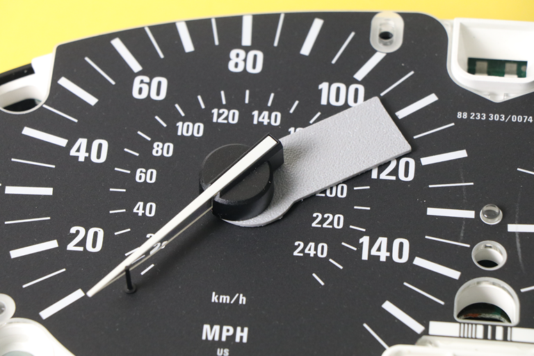 2-in-1 BMW Instrument Cluster Service Tool – Connector Release & Pointer Gap Setter (E38 / E39 / E53)