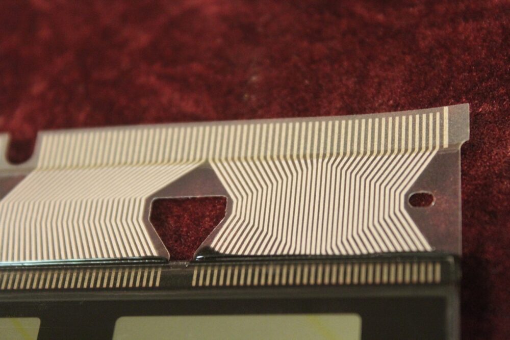 RRCLLCD_2.jpg Range Rover LCD Display w/ "silver" ribbon cable