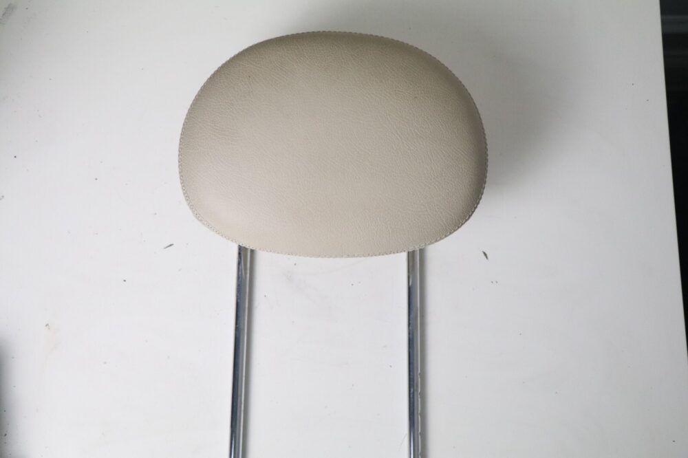 57-1000.jpg 03-05 Mercedes W209 Clk320 Clk500 Passive Front Seat Headrest Head Rest Beige