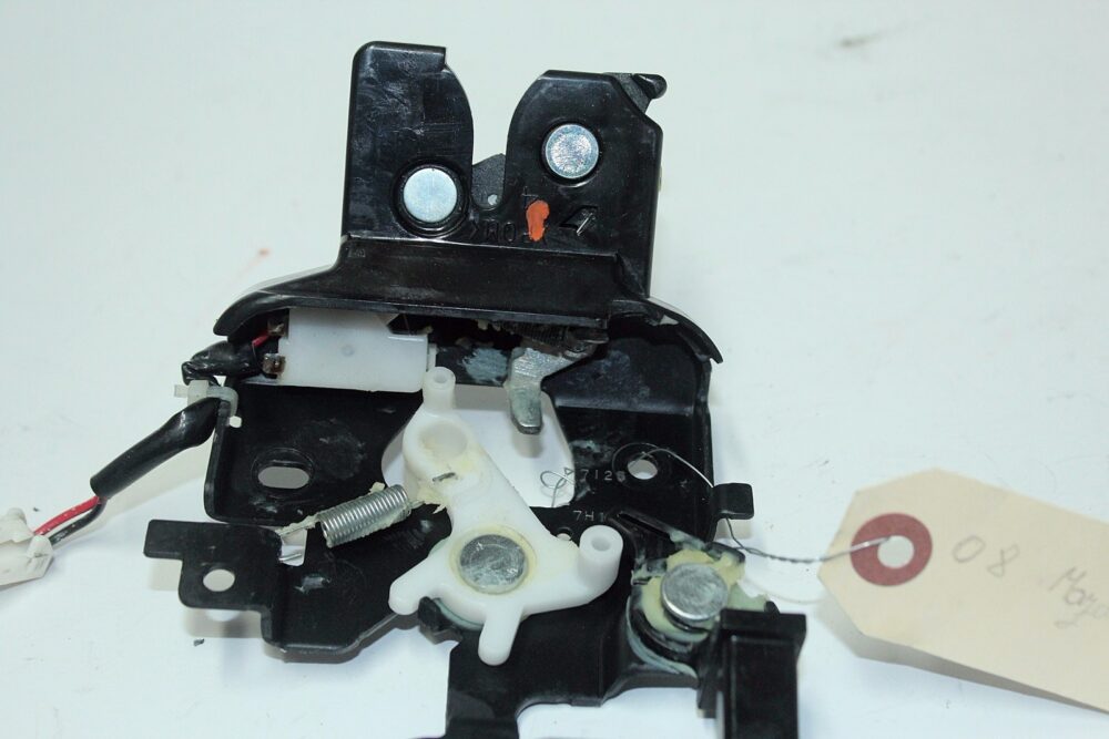 04 05 06 07 08 Mazda 3 Sedan Trunk Latch Power Release Rear Actuator OEM Rear