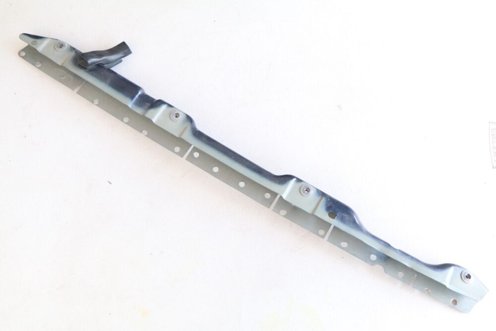 11-14 Porsche Cayenne Front Right Fender Reinforcement Bracket Plate