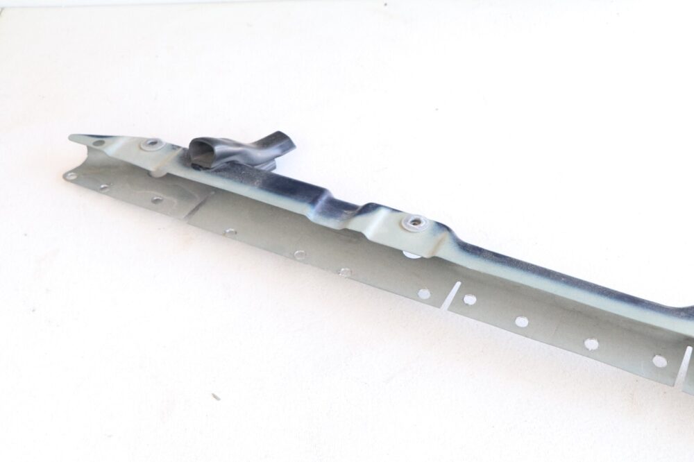 11-14 Porsche Cayenne Front Right Fender Reinforcement Bracket Plate