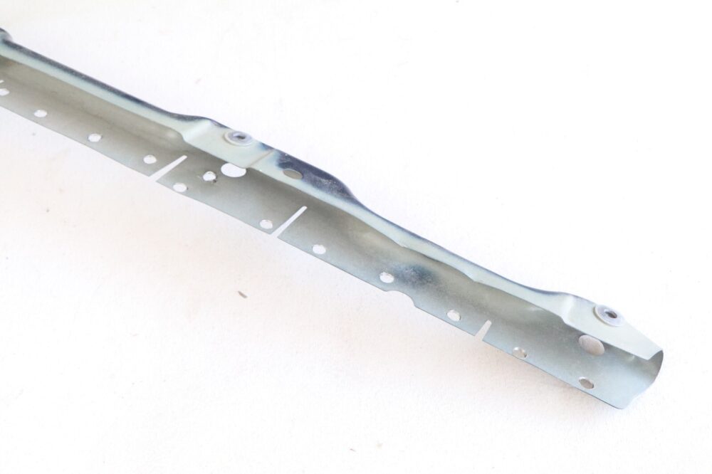 11-14 Porsche Cayenne Front Right Fender Reinforcement Bracket Plate