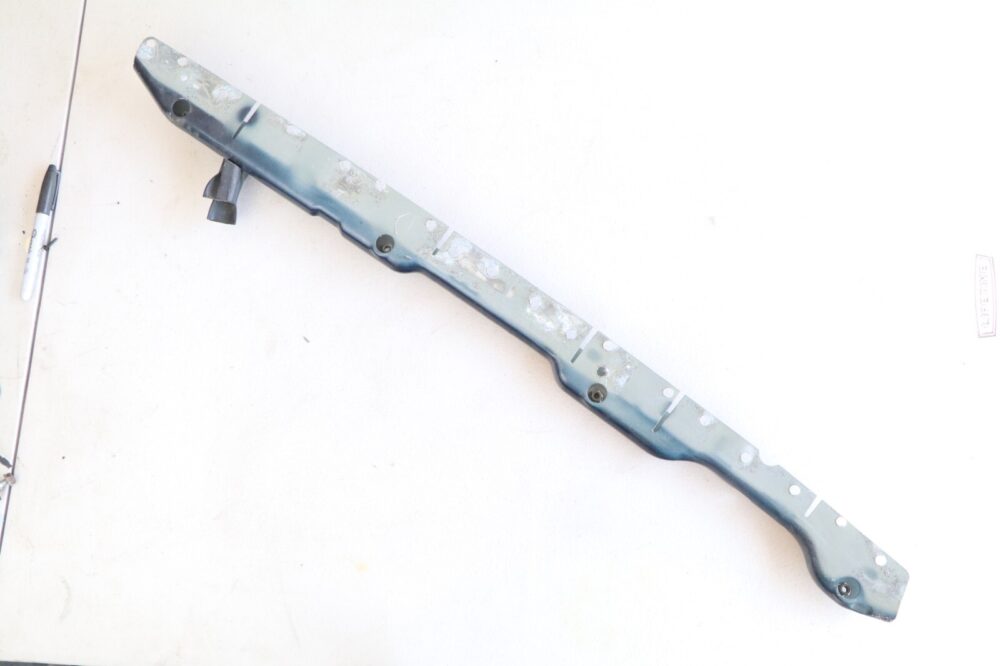 11-14 Porsche Cayenne Front Right Fender Reinforcement Bracket Plate
