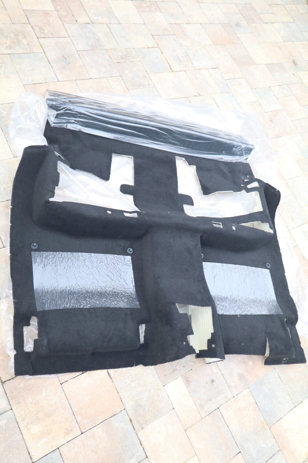 57-2729.jpg 03 - 10 Porsche Cayenne 955 957 Rear Floor Carpet Cover Liner OEM Black OEM