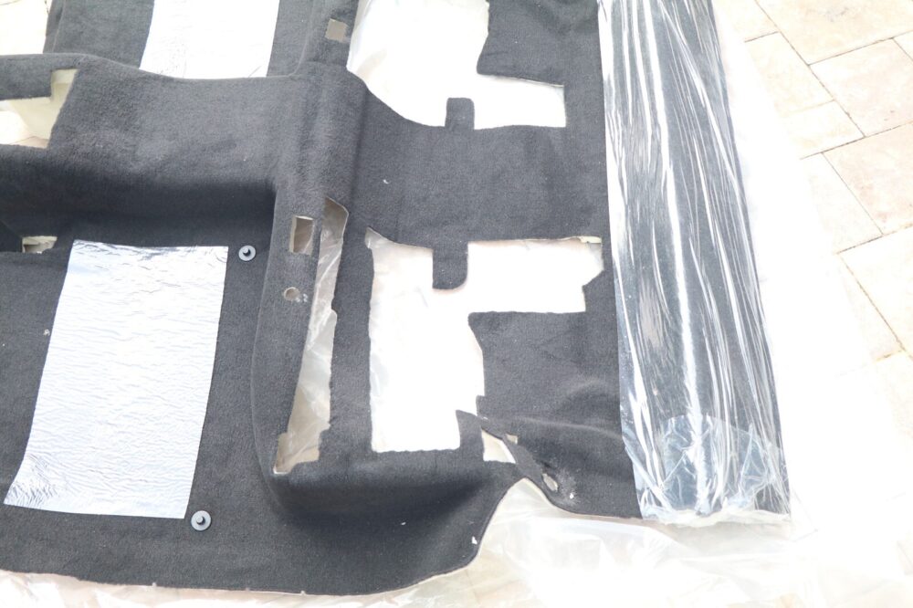 57-2732.jpg 03 - 10 Porsche Cayenne 955 957 Rear Floor Carpet Cover Liner OEM Black OEM
