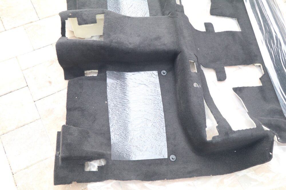 57-2733.jpg 03 - 10 Porsche Cayenne 955 957 Rear Floor Carpet Cover Liner OEM Black OEM