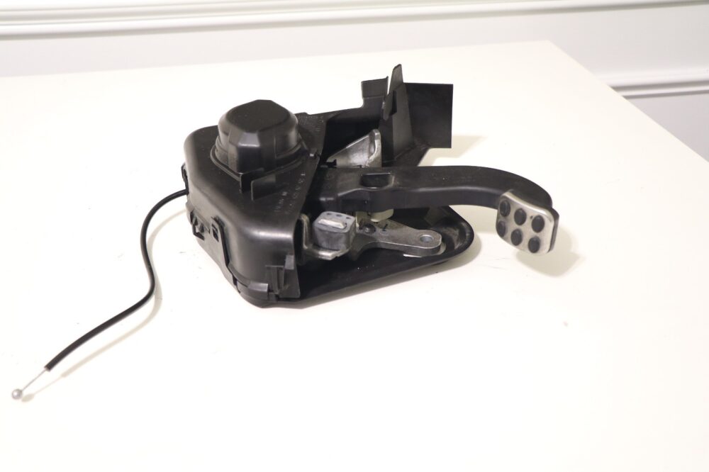 57-466.jpg 2004-2009 Mercedes Clk320 Clk350 Clk500 Clk550 W209 Emergency Brake Pedal OEM