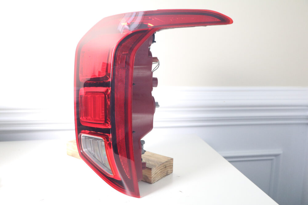 20-25 Hyundai Palisade Passenger Outer Right Side Tail Light Incandescent OEM Rh