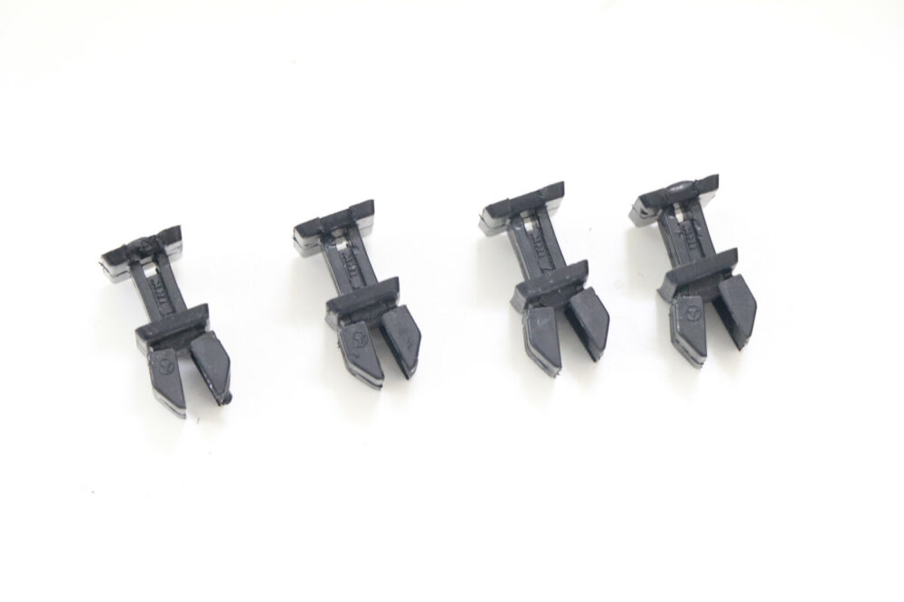 Mercedes W209 06-09 Clk350 Interior Trunk Rear Panel Trim Rivet (short) 4pcs
