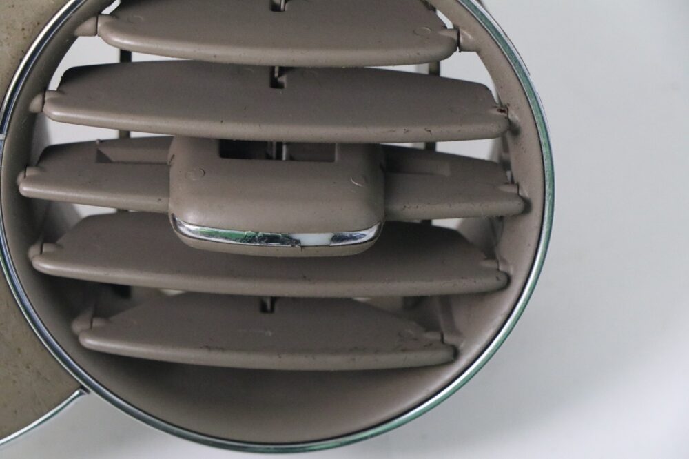 2005-2009 Mercedes Clk350 Front Center Dash A/C Air Vent Grille Beige 2098300254