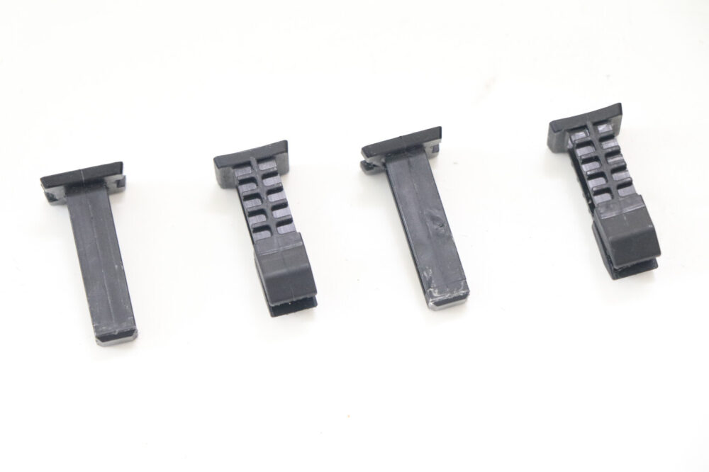 Mercedes W209 06-09 Clk350 Interior Trunk Rear Panel Trim Rivet (long) 2pcs