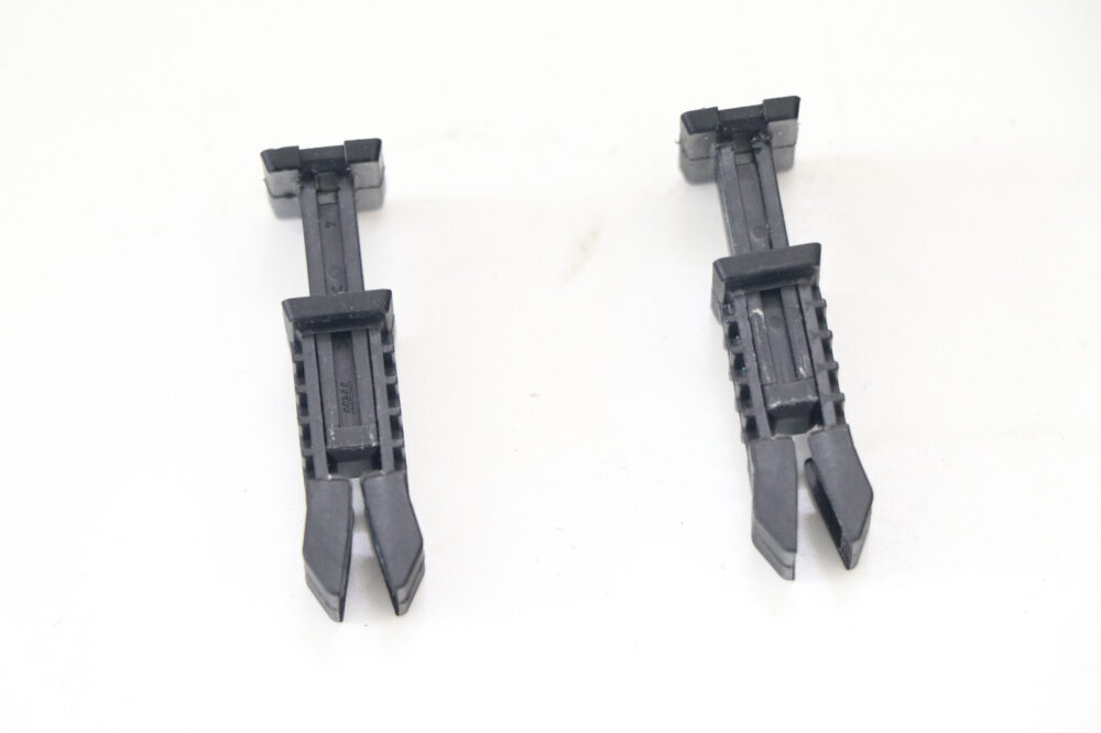 Mercedes W209 06-09 Clk350 Interior Trunk Rear Panel Trim Rivet (long) 2pcs
