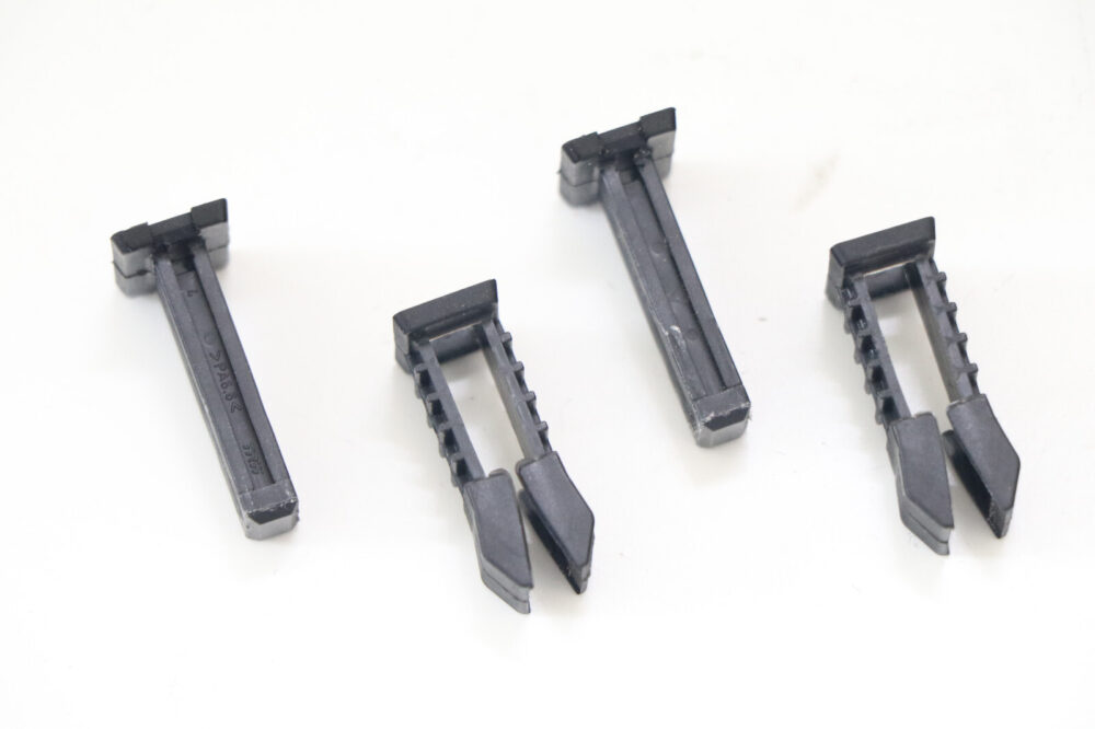Mercedes W209 06-09 Clk350 Interior Trunk Rear Panel Trim Rivet (long) 2pcs