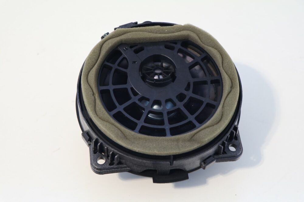 57-60.jpg 03-09 Mercedes W209 Clk500 Clk350 Passenger Right Side Door Speaker L7 Harman