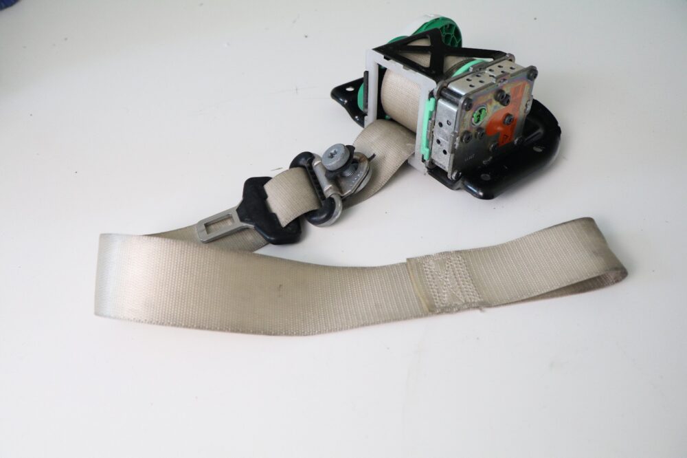 06-09 Mercedes W209 Clk550 Clk350 Front Left Side Seat Belt Retractor Beige