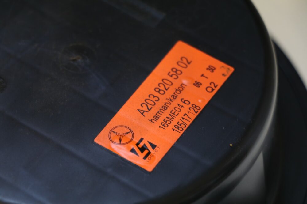 57-63.jpg 03-09 Mercedes W209 Clk500 Clk350 Passenger Right Side Door Speaker L7 Harman