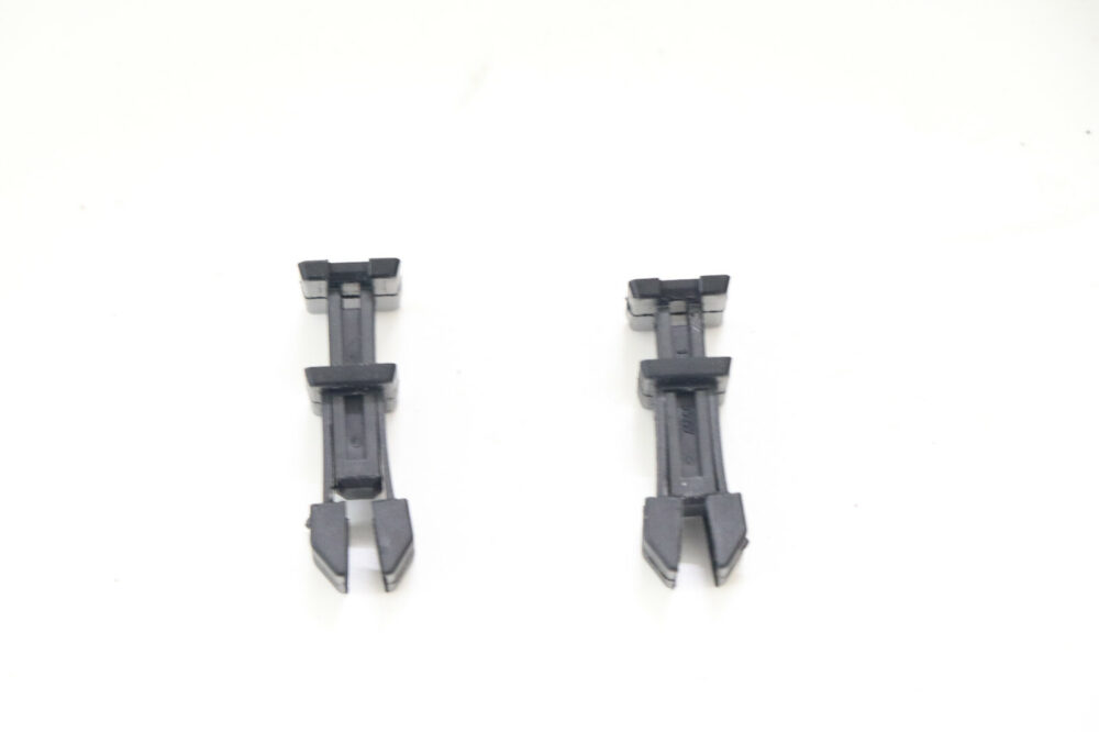 Mercedes W209 06-09 Clk350 Interior Trunk Rear Panel Trim Rivet (medium) 2pcs