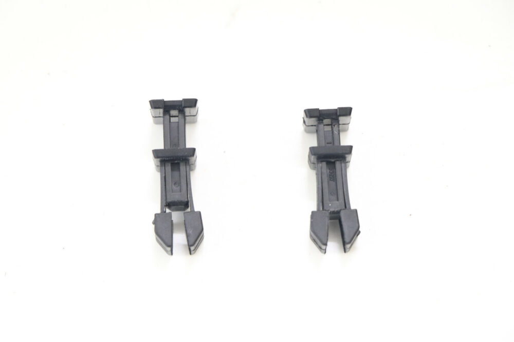 Mercedes W209 06-09 Clk350 Interior Trunk Rear Panel Trim Rivet (medium) 2pcs