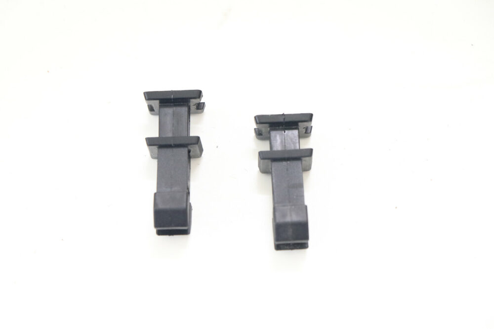 Mercedes W209 06-09 Clk350 Interior Trunk Rear Panel Trim Rivet (medium) 2pcs