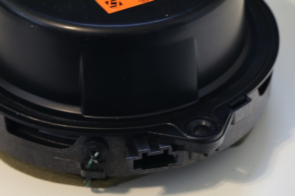 57-64.jpg 03-09 Mercedes W209 Clk500 Clk350 Passenger Right Side Door Speaker L7 Harman