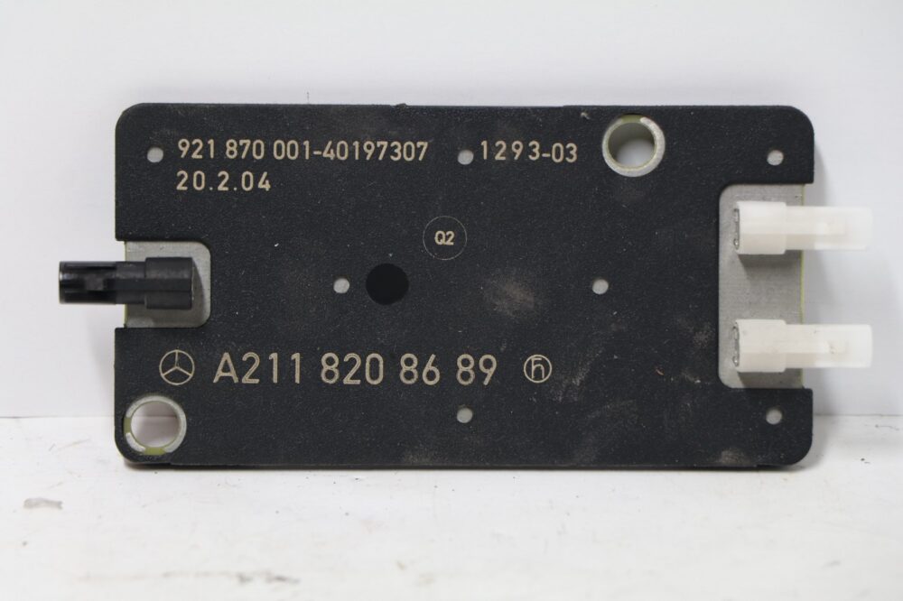 03 - 06 Mercedes W211 E320 Antenna Radio Amplifier Booster Module 2118208689 OEM