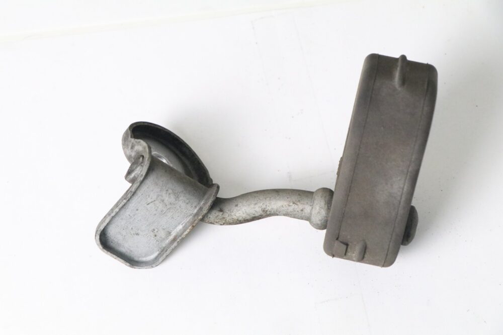 57-1.jpg 2006-2009 Mercedes Clk350 Clk550 Exhaust Hanger A2094900540 OEM