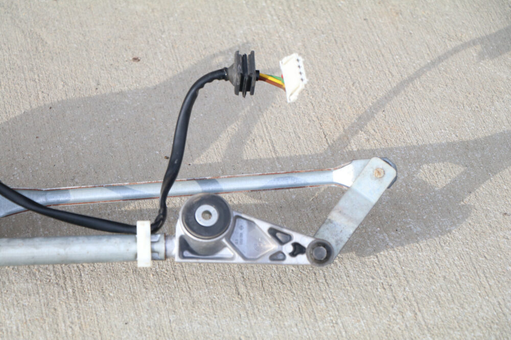 01-09 Mercedes W209 W203 Windshield Wiper Motor Linkage Assembly 2038200342 OEM